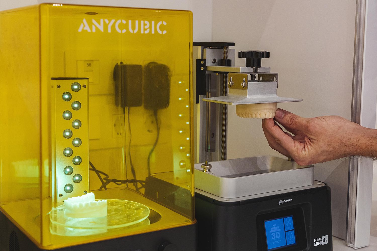Equipamiento dental de Clínica Brufau: escáner intraoral, impresora 3D y tomografía